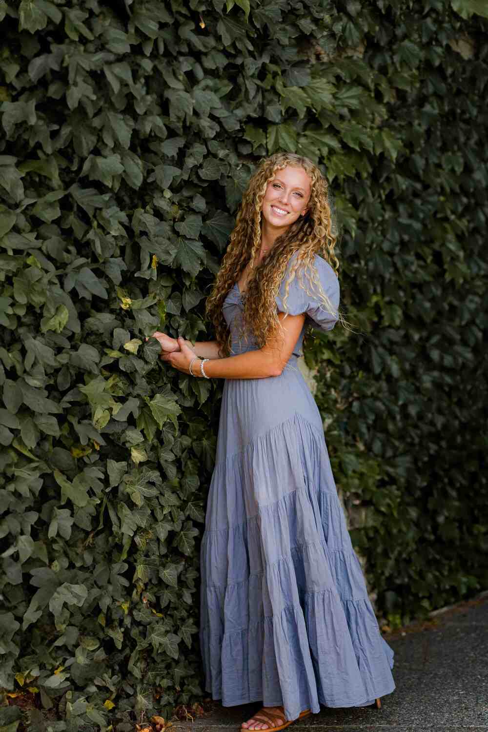senior-photographer-tricities-kimwiberg-high-school-confident